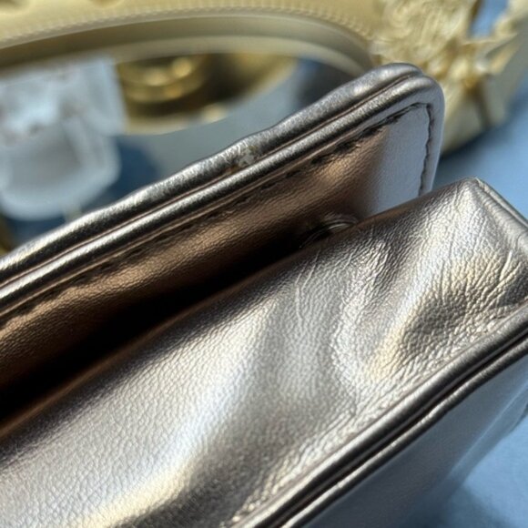 🆕 KARL LAGERFELD PARIS 🧿 NWT K/Kushion Crossbody Wallet, Champagne Metallic - Picture 15 of 15